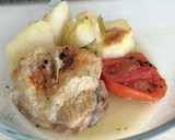 Foto del paso 5 de la receta: Muslos de pollos con papas al horno