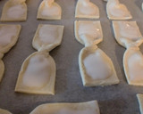 Foto del paso 2 de la receta: Lacitos de hojaldre con almendra crocanti