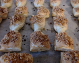 Foto del paso 3 de la receta: Lacitos de hojaldre con almendra crocanti