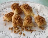 Foto del paso 4 de la receta: Lacitos de hojaldre con almendra crocanti
