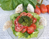 Foto del paso 4 de la receta: Ensalada saludable acompañada por galletas de arroz