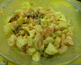 Foto del paso 4 de la receta: Ensaladilla de marisco con lechuga