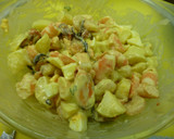 Foto del paso 4 de la receta: Ensaladilla de marisco con lechuga