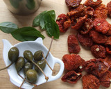 Foto del paso 1 de la receta: Conserva de tomates secados al sol con alcaparrones