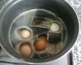 Foto del paso 1 de la receta: Huevos marmolados rellenos de carne