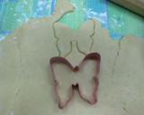 Foto del paso 5 de la receta: Galletas mariposas punteadas