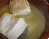 Foto del paso 5 de la receta: Bacalao al pil pil con crema de pimiento rojo