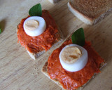 Foto del paso 7 de la receta: Canapés de sobrasada con huevo de codorniz y orégano