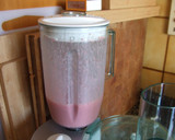 Foto del paso 4 de la receta: Smoothie de sandía, helado de fresa y arándanos rojos