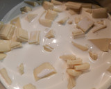 Foto del paso 3 de la receta: Tarta de chocolate blanco con galletas maría