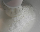 Foto del paso 4 de la receta: Tarta de chocolate blanco con galletas maría