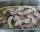 Foto del paso 1 de la receta: Costilla y patatas asadas a la cerveza