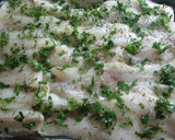 Foto del paso 3 de la receta: Merluza sobre patatas al limón