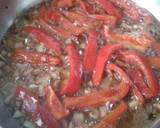 Foto del paso 2 de la receta Albóndigas con pimientos rojos en salsa picante con pasta
