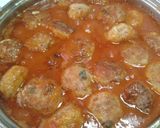 Foto del paso 3 de la receta: Albóndigas con pimientos rojos en salsa picante con pasta