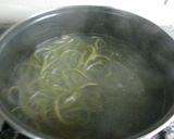 Foto del paso 2 de la receta: Fideos de espinacas con verduritas y jamón