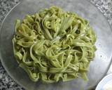 Foto del paso 3 de la receta Fideos de espinacas con verduritas y jamón
