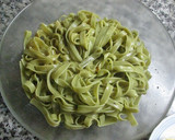 Foto del paso 3 de la receta: Fideos de espinacas con verduritas y jamón