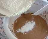 Foto del paso 6 de la receta: Torta brownie en microondas con dulce de leche y crema