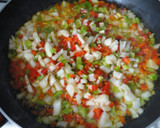 Foto del paso 1 de la receta: Patatas rellenas de carne picada y verduras