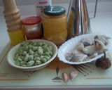 Foto del paso 1 de la receta: Arroz caldoso de calamares y habas