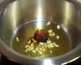 Foto del paso 2 de la receta: Arroz caldoso de calamares y habas