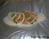 Foto del paso 2 de la receta Filete de mojarra empapelado con verduras y salsa mexicana al ajo
