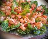 Foto del paso 4 de la receta: Lechuga baby con langostinos al ajillo y pimientos asados