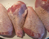 Foto del paso 1 de la receta: Jamoncitos de pavo con salsa de tomate