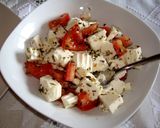Foto del paso 5 de la receta: Dados de queso fresco y tomate al orégano