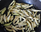 Foto del paso 4 de la receta: Salteado de secreto con berenjena