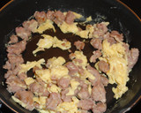 Foto del paso 3 de la receta: Revuelto de salchichas y huevo