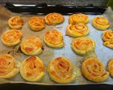 Foto del paso 9 de la receta: Rollitos de pizza de hojaldre