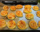Foto del paso 9 de la receta: Rollitos de pizza de hojaldre