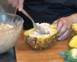 Foto del paso 7 de la receta: Góndola de piña con cóctel de mariscos