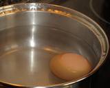 Foto del paso 1 de la receta Montaditos de huevo con mayonesa, anchoas y aceitunas
