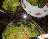 Foto del paso 2 de la receta: Aguacate relleno de virutas de mar
