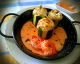 Foto del paso 6 de la receta: Calabacines rellenos de gambas con bechamel y crema de marisco