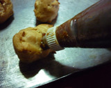 Foto del paso 6 de la receta: Bombas rellenas de dulce de leche con baño de chocolate