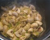 Foto del paso 2 de la receta: Arroz meloso con champis y langostinos