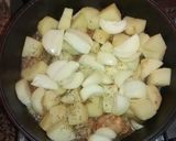 Foto del paso 5 de la receta: Muslos de pollo con papas y hongos secos