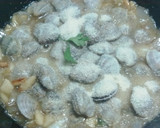 Foto del paso 4 de la receta: Almejas con piñones y vino al limón