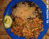 Foto del paso 3 de la receta: Huevo con longaniza estilo mexicano