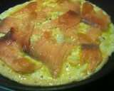 Foto del paso 3 de la receta: Tortilla de salmón ahumado