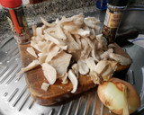 Foto del paso 1 de la receta: Setas al ajillo gratinadas