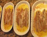 Foto del paso 3 de la receta: Aperitivo de boquerones en vinagre con tomatitos y albahaca