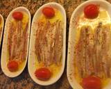 Foto del paso 4 de la receta Aperitivo de boquerones en vinagre con tomatitos y albahaca
