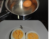 Foto del paso 1 de la receta: Huevos cocidos rellenos de guacamole