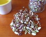 Foto del paso 2 de la receta: Pan de pistachos y nueces para el desayuno