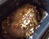 Foto del paso 3 de la receta: Pan de pistachos y nueces para el desayuno